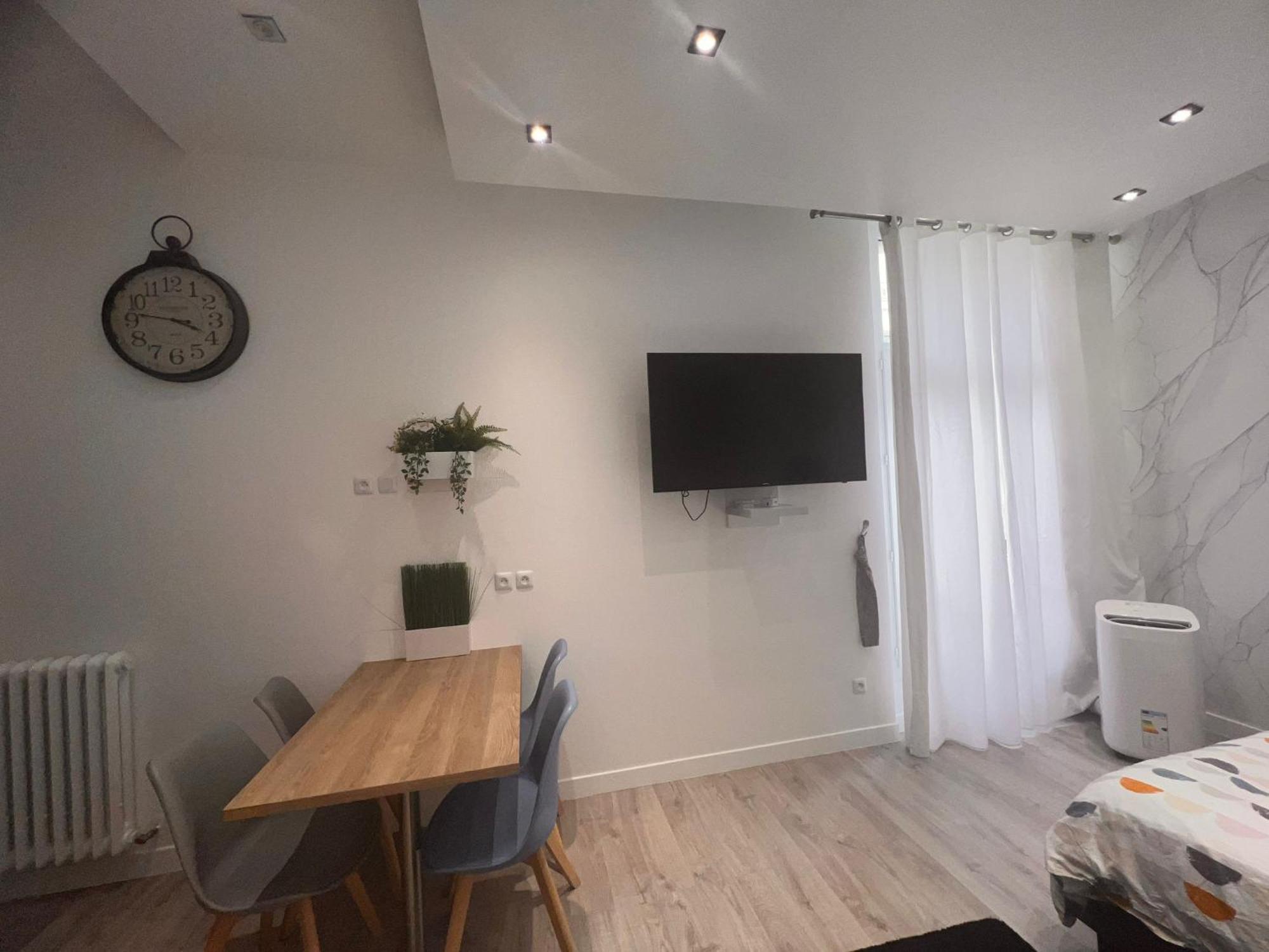 Cosy Studio Champs-Elysees - Hala Paris Bagian luar foto
